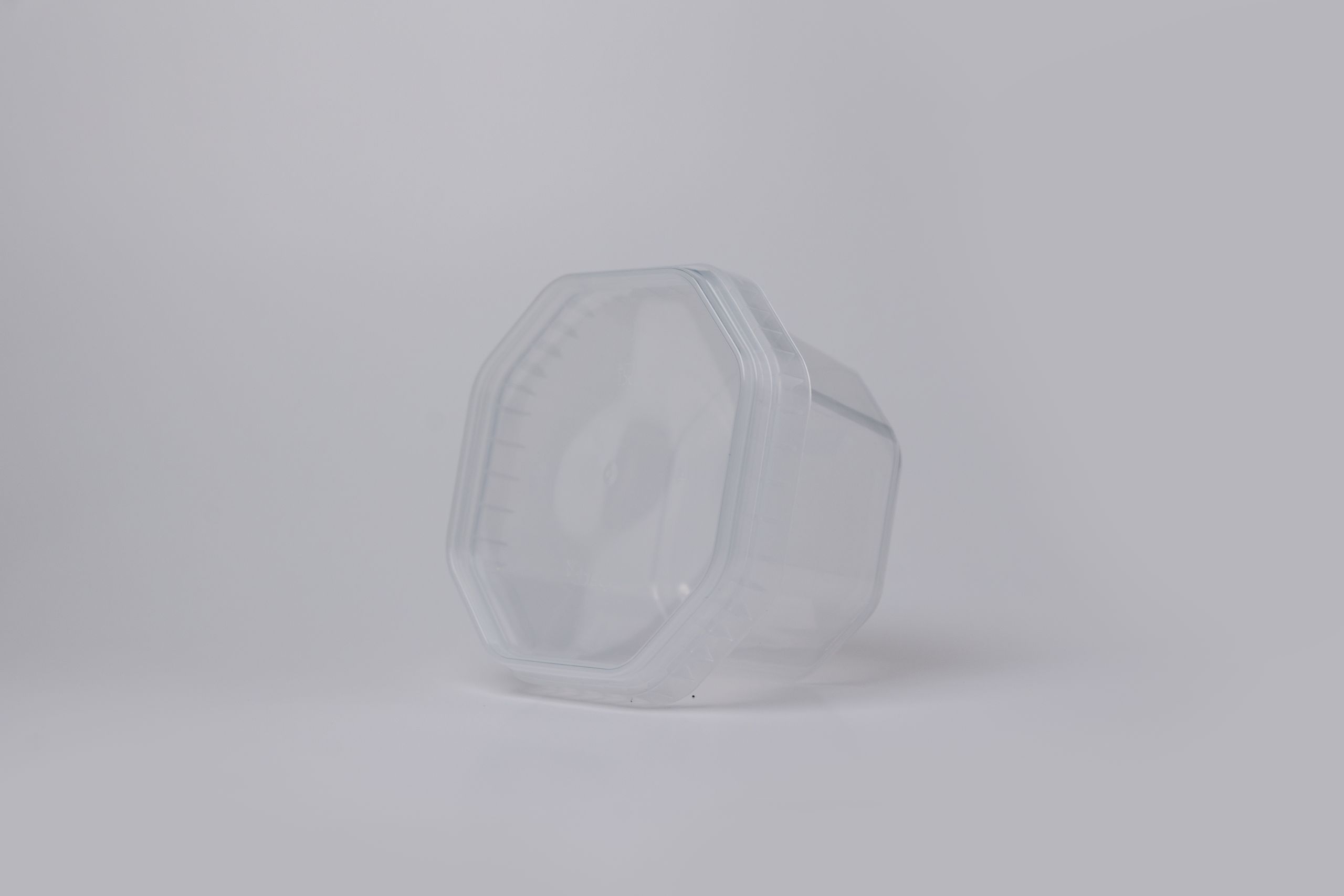 250ml Octagon Tub & Lid - Image 4