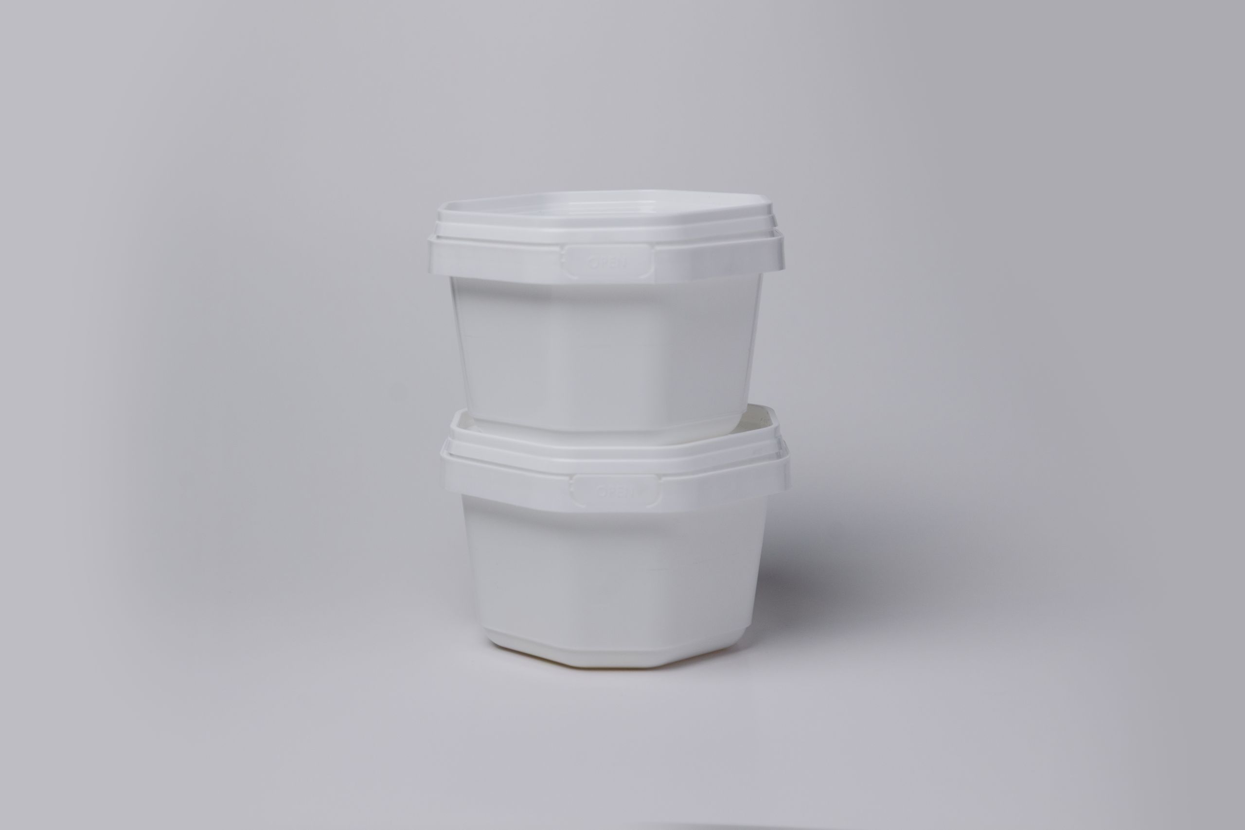 250ml Octagon Tub & Lid - Image 4